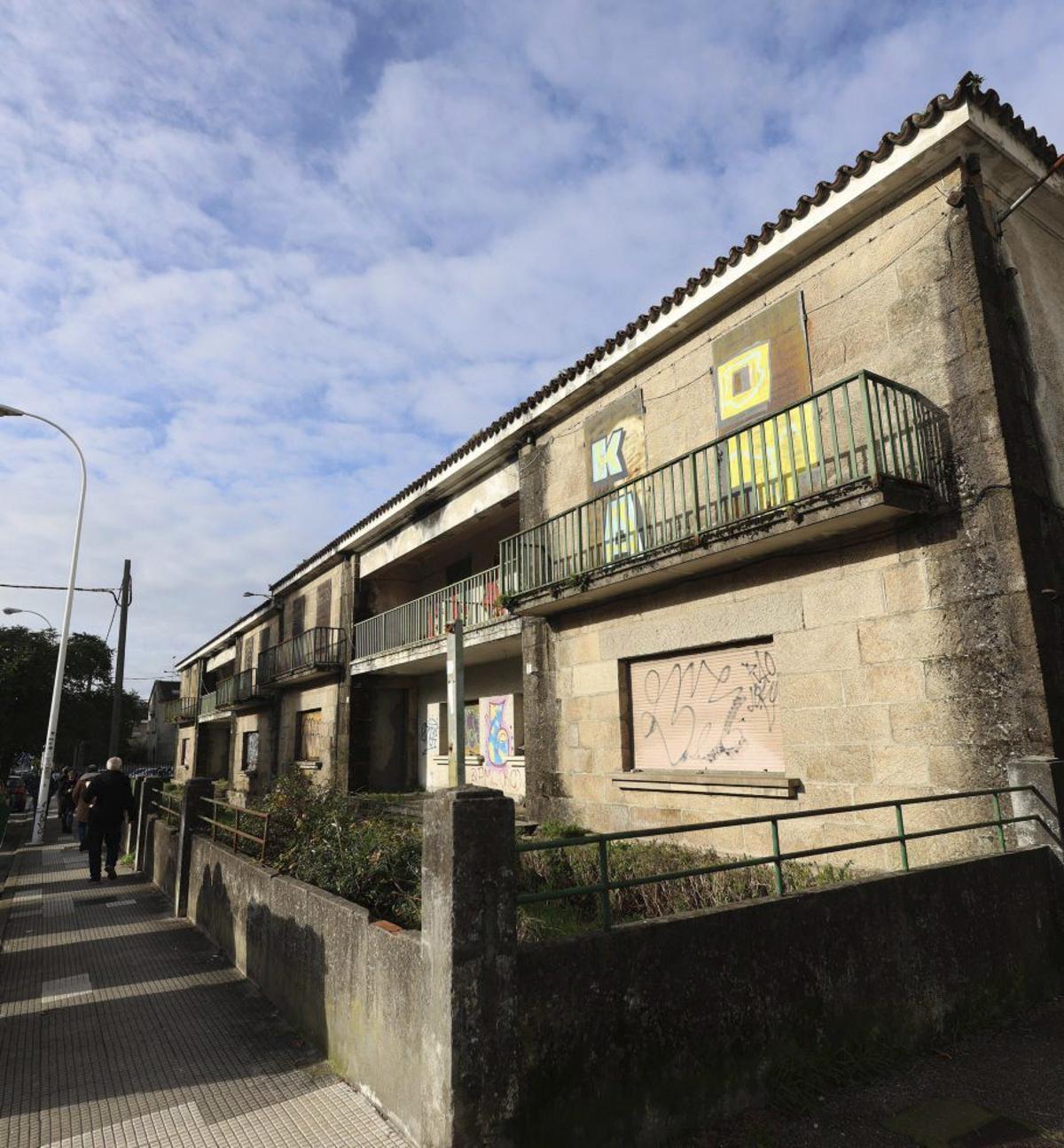 Chalés militares pendientes de derribo.