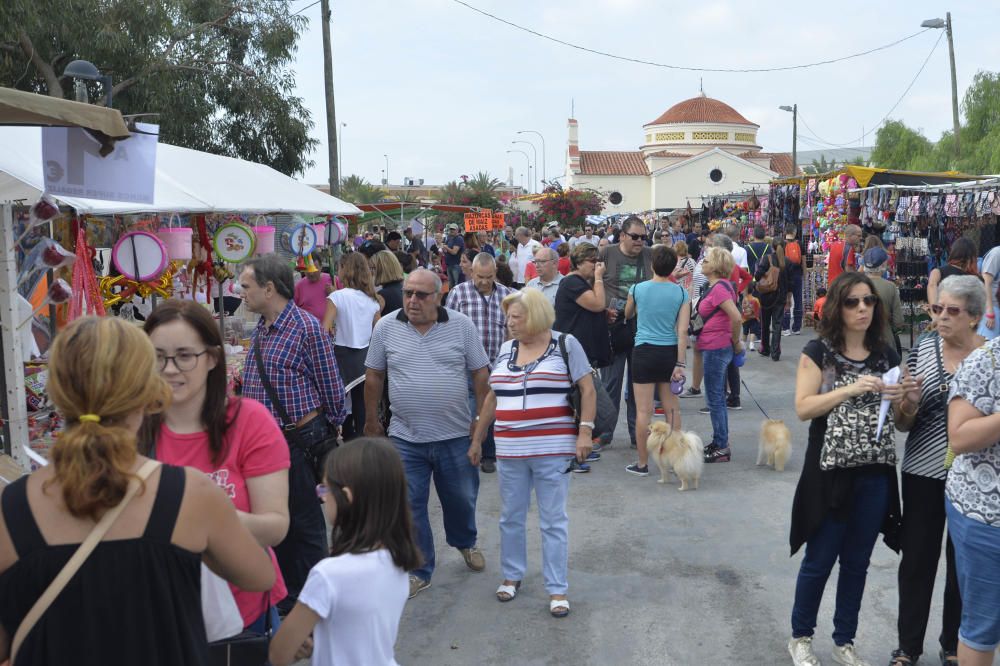 La romería de San Crispín recorre hoy las calles de El Toscar hasta su ermita.