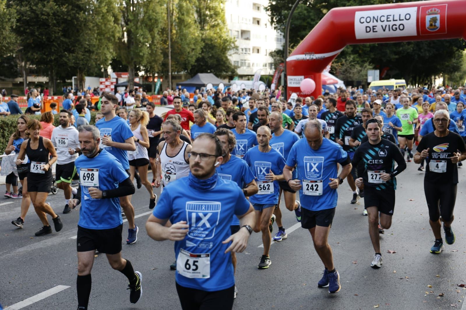 Más de 4.000 personas desafían al tiempo y corren contra el cáncer en Vigo