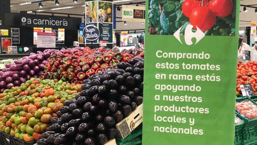 Productos en un stand de Carrefour en Alicante