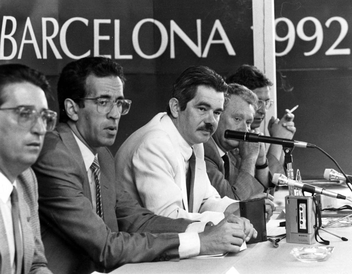 El alcalde de Barcelona, Pasqual Maragall, en un acto sobre la candidatura olímpica de Barcelona