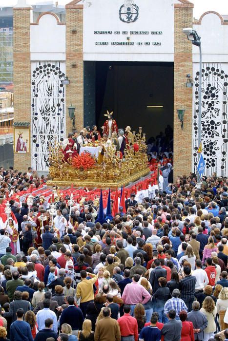 El Cristo de la Cena hace su salida de la extinta capilla de la Estación, cuando todavía lo hacía el Domingo de Ramos.