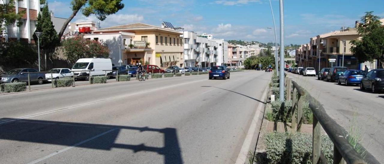 La avenida Jaume I cuyo centro se convertirá en aparcamiento para vehículos.