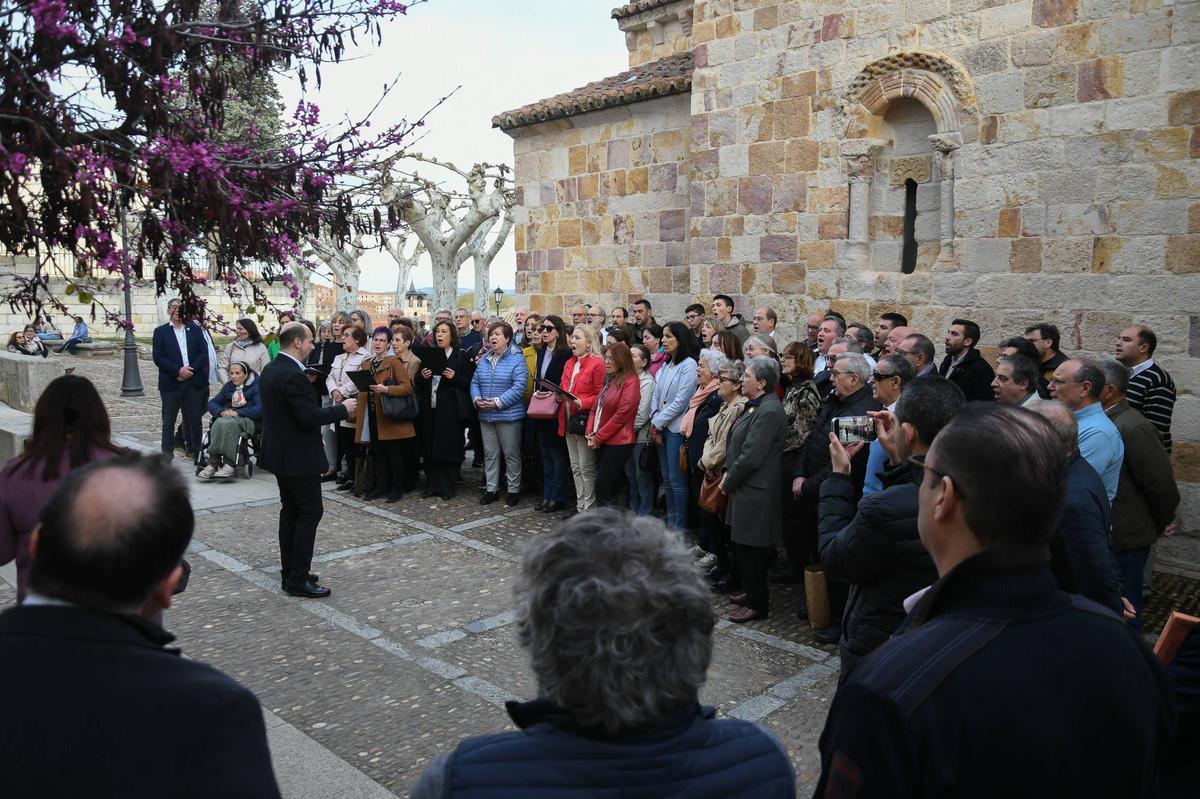 Cantores al final el acto