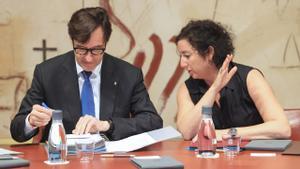 El president de la Generalitat, Salvador Illa, con la consellera de Economia, Alícia Romero