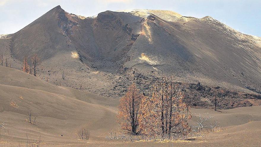 Más de 1.500 visitantes conocen el volcán de La Palma en las rutas guiadas