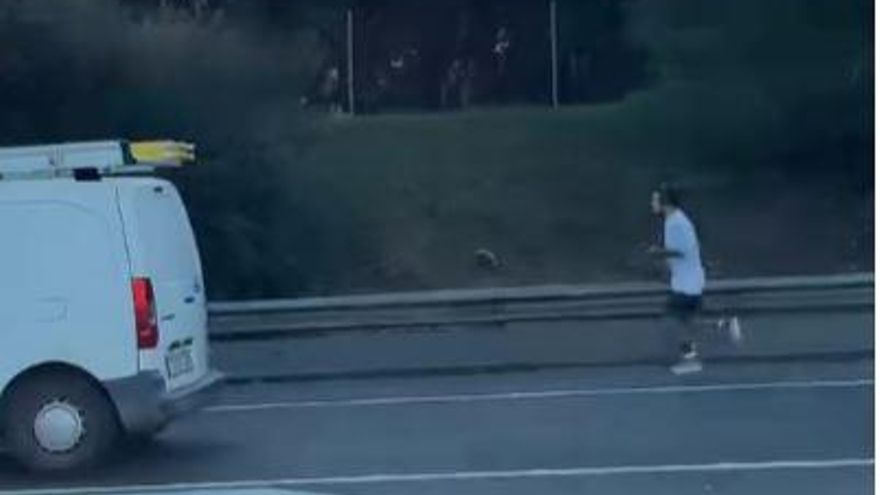 Graban a un hombre corriendo por la Vía de Cintura de Palma
