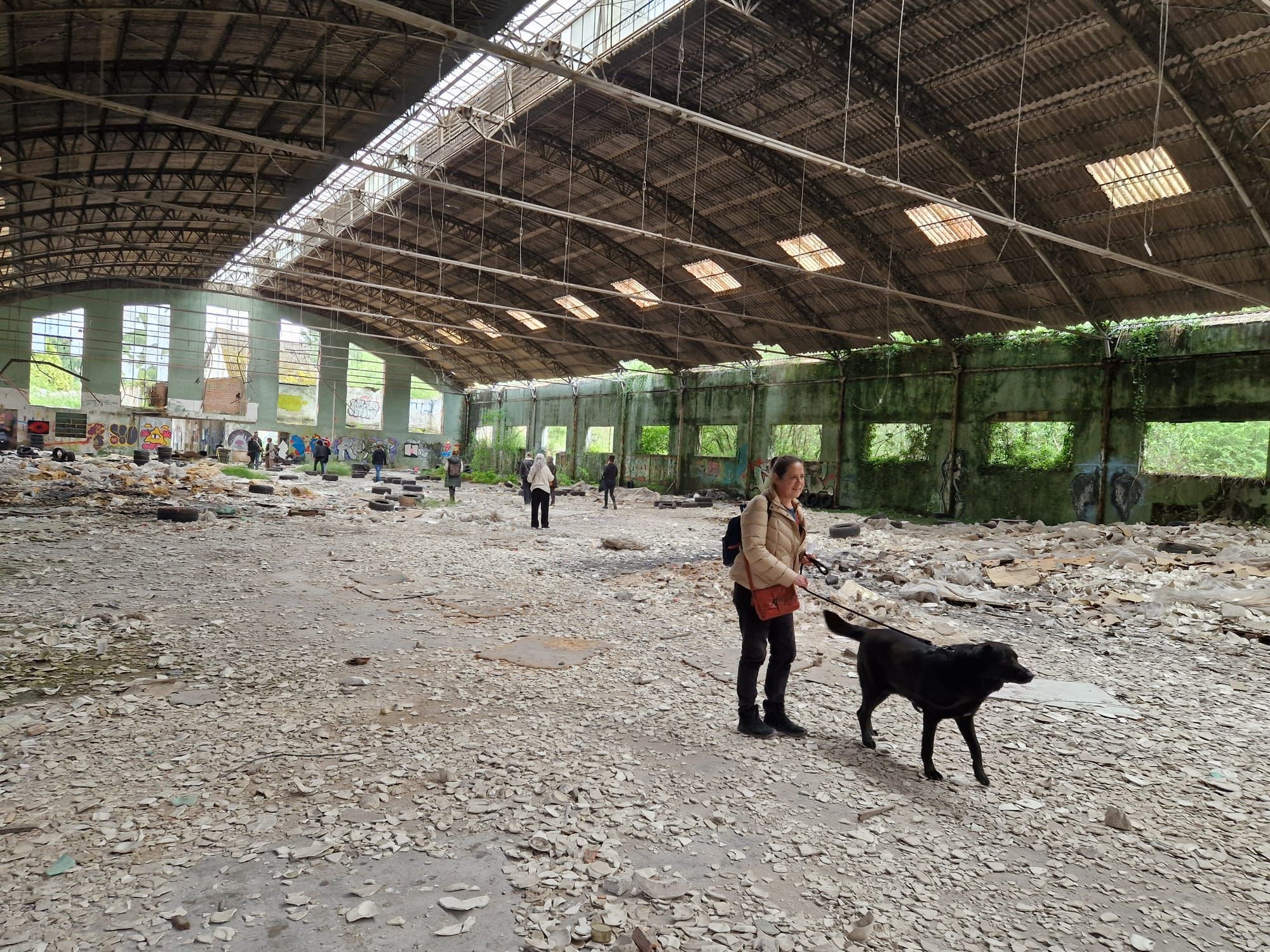 En imágenes | Exposición reivindicativa en la antigua fábrica de loza de San Claudio