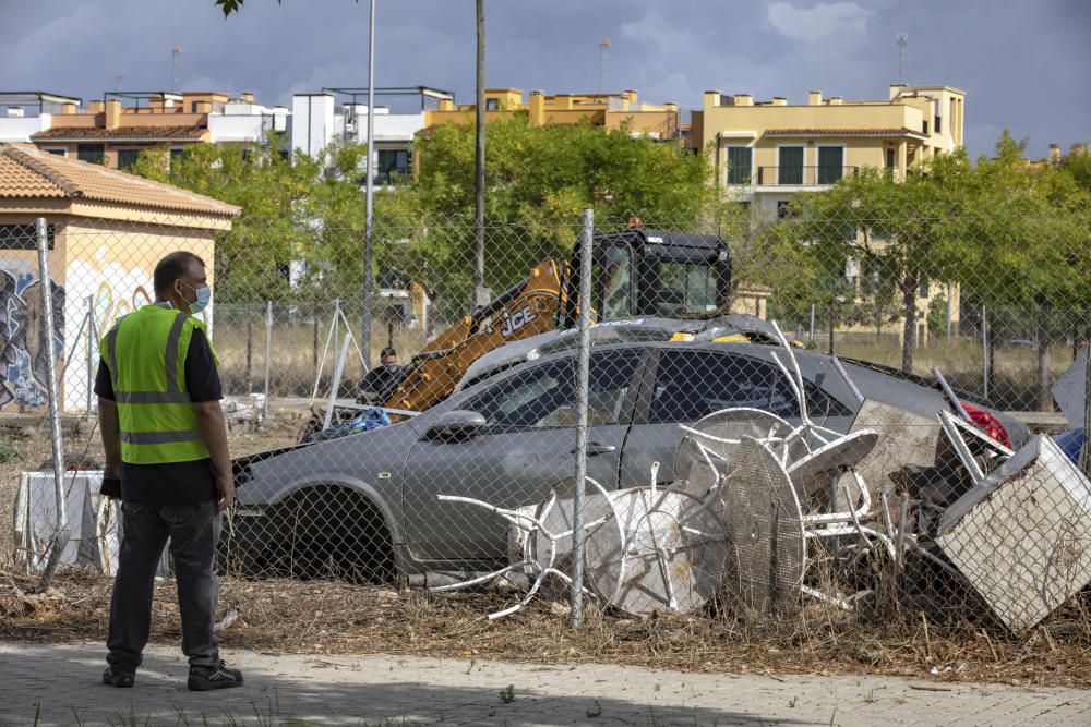 Desalojan a los okupas de los pisos piloto de Son Güells