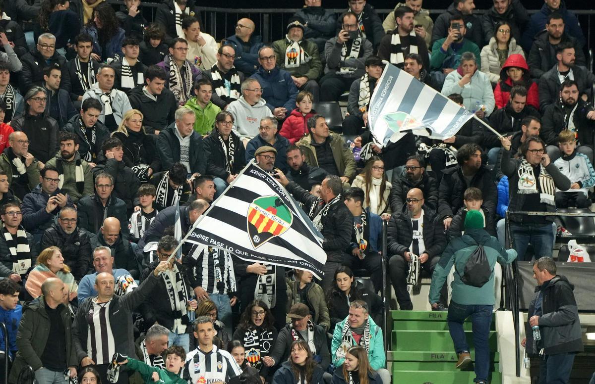 Albinegros en el SkyFi Castalia.