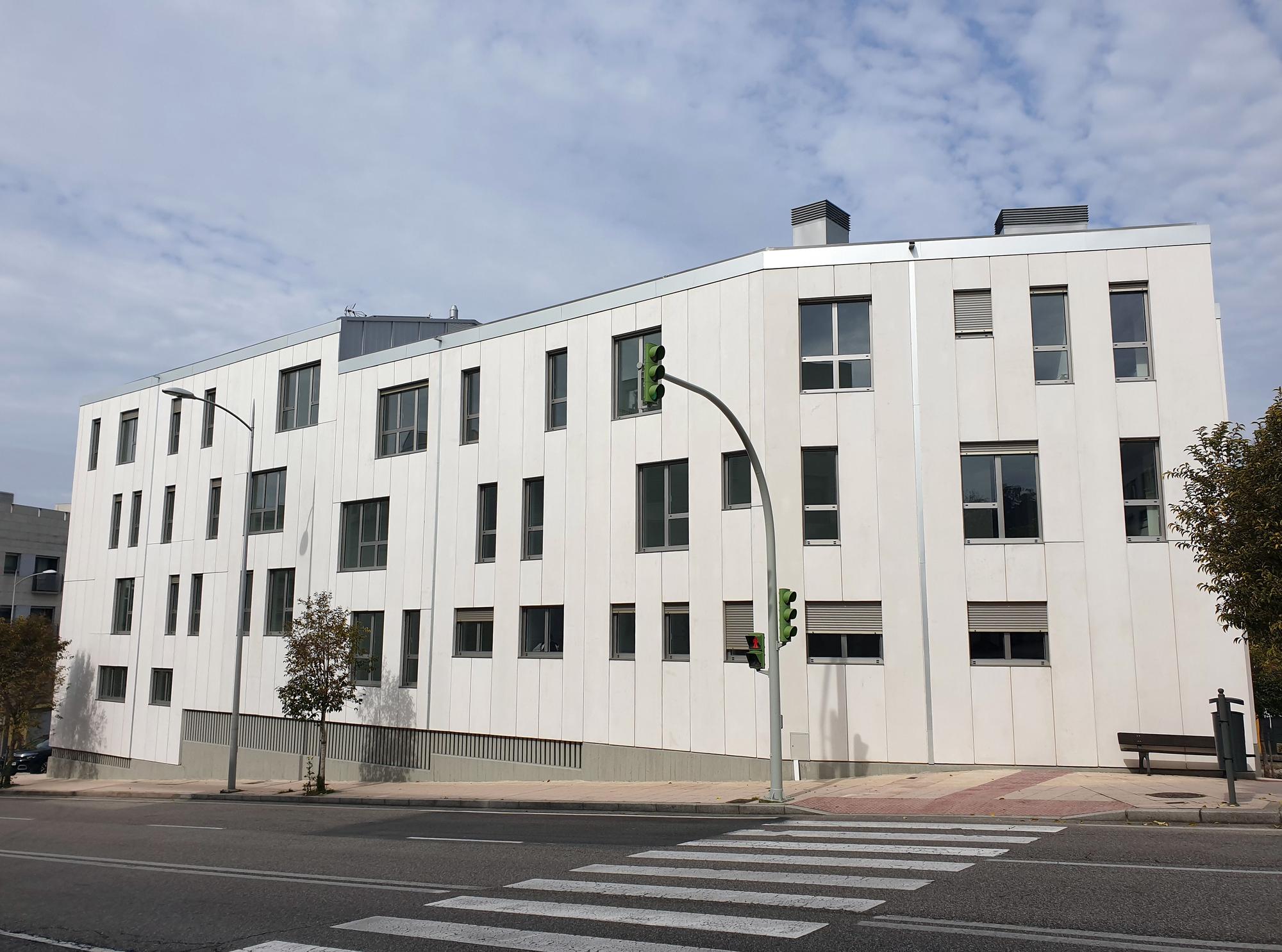 La Xunta entrega las llaves a los inquilinos de los 19 nuevos pisos en Castrelos.zip