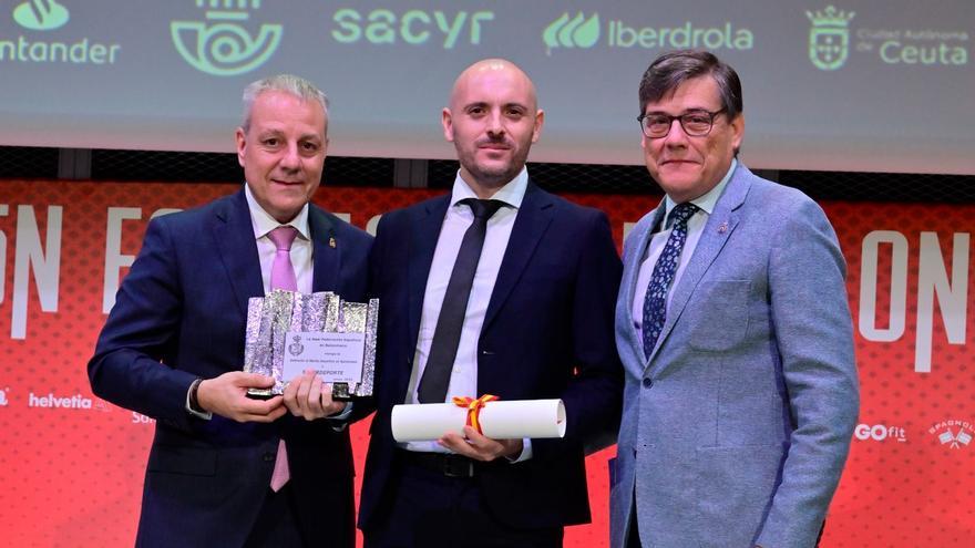 SUPERDEPORTE recibe la placa al Mérito Deportivo de la RFEBM