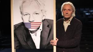 El actor Joan Frank Charansonnet transformado en Julian Assange.