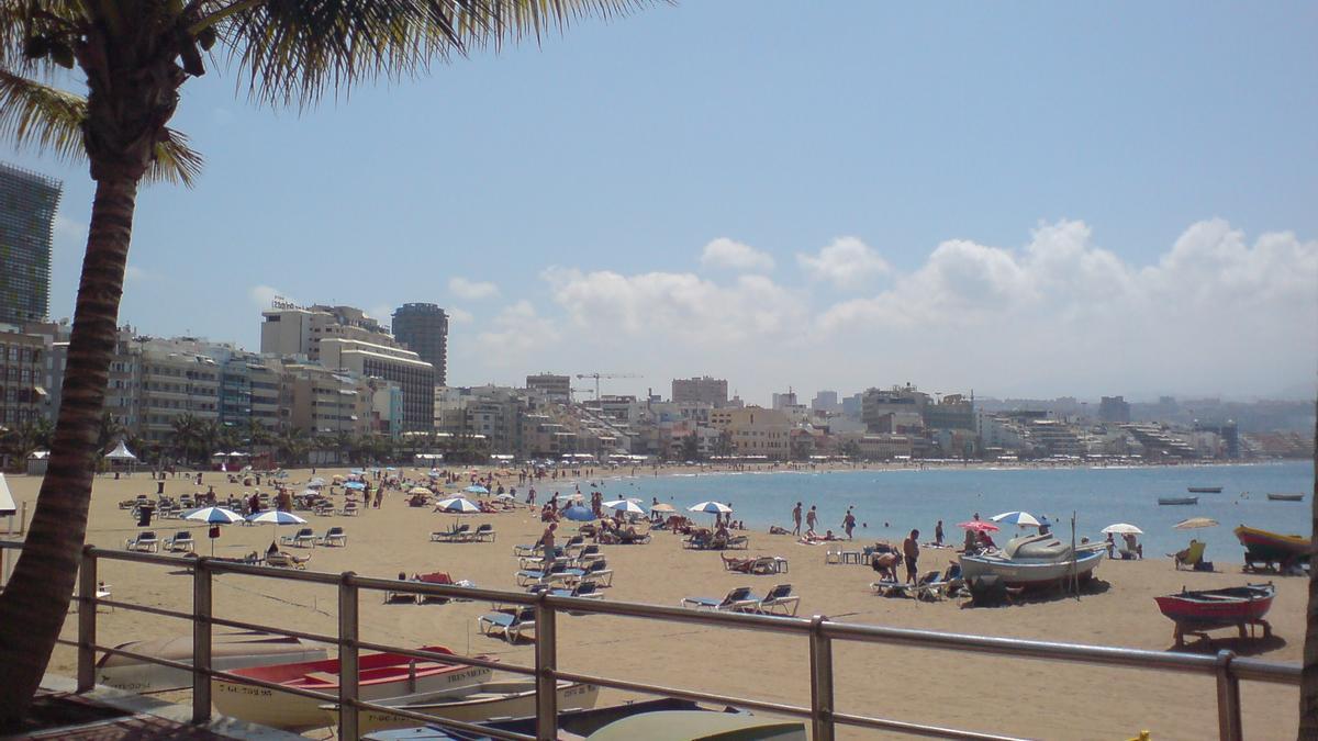 Imagen de archivo de la playa de Las Canteras, en la zona de La Puntilla