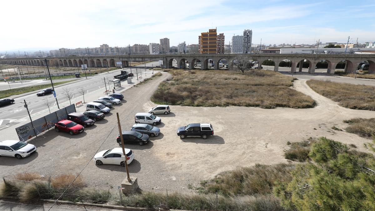 El solar destinado a la una promoción de VPO en la avenida Cataluña.