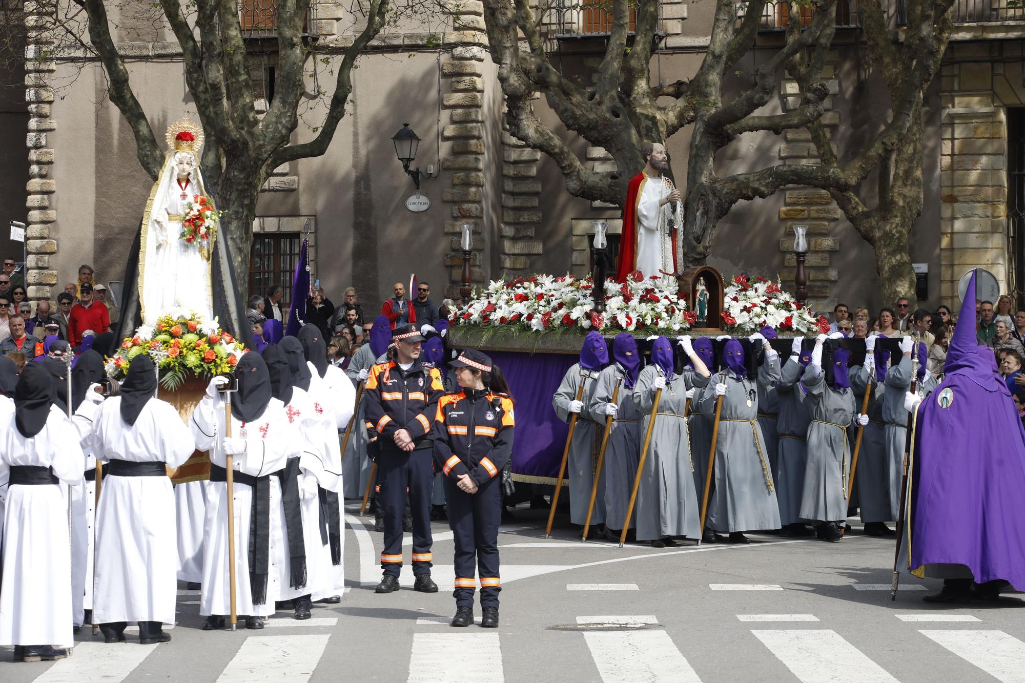 En imágenes: Así fue la procesión del Domingo de Resurrección para poner el broche a la Semana Santa de Gijón