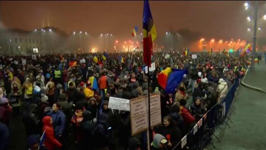 Rumanía pide la dimisión del Gobierno y nuevas elecciones