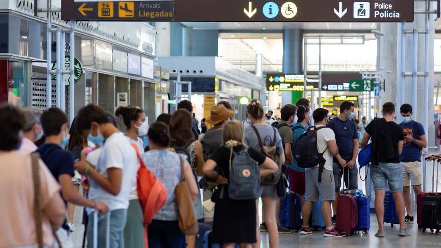 Los viajeros que lleguen a Canarias podrán pasar con test de antígenos.