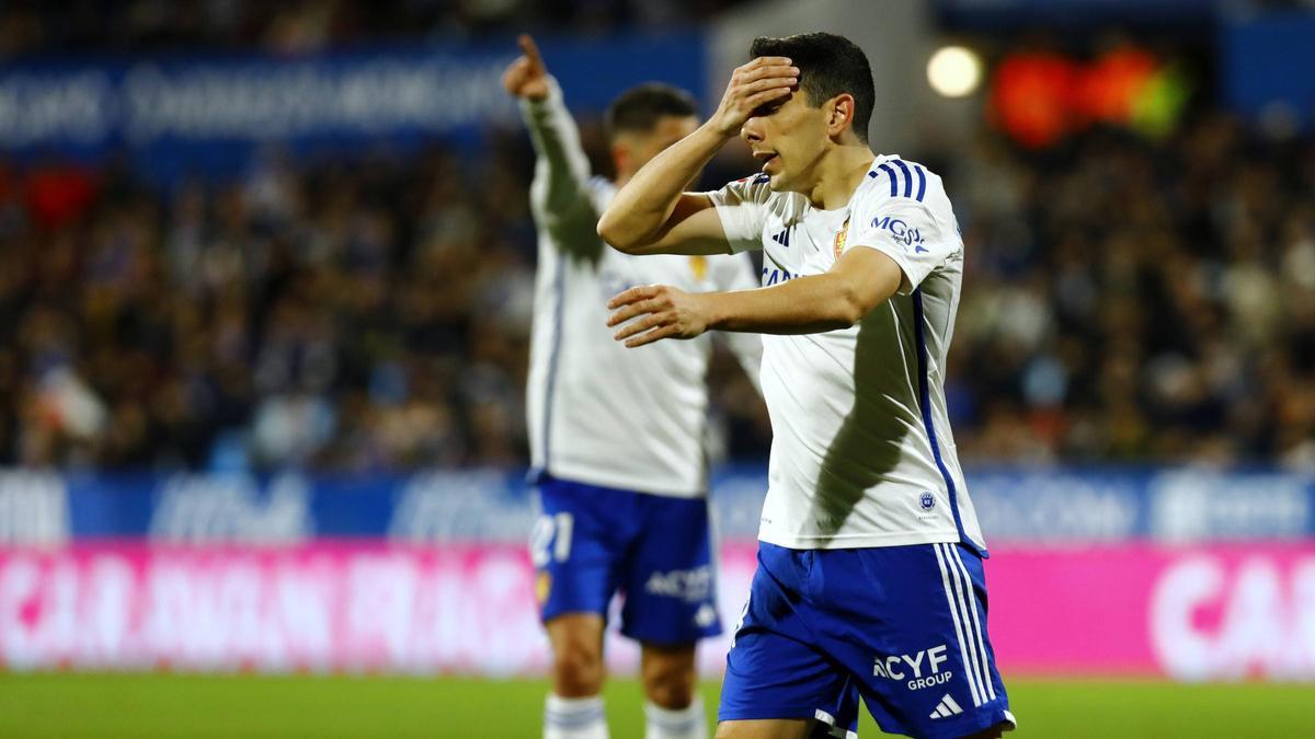 Fran Gámez se lamenta durante un partido con el Real Zaragoza.