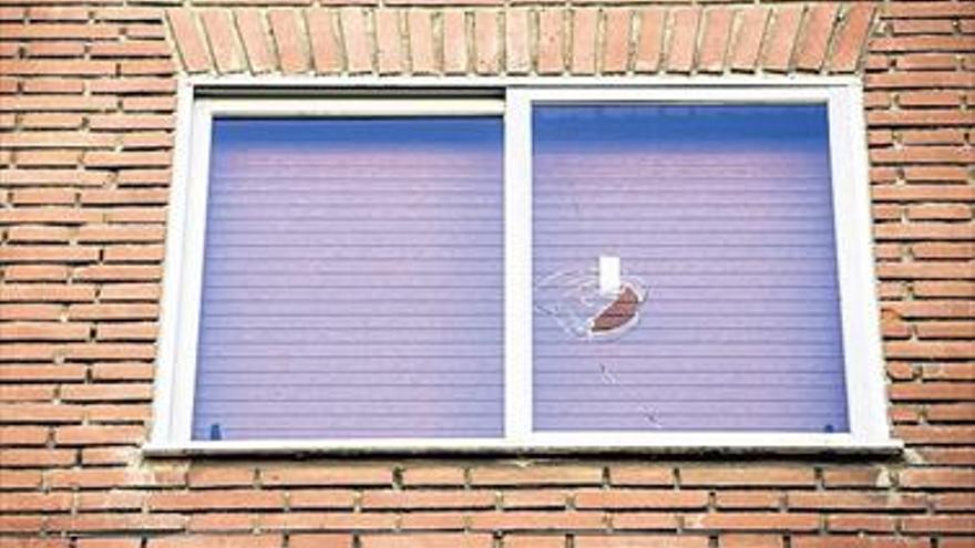 Un guardia civil dispara 8 veces a las viviendas vecinas en Madrid