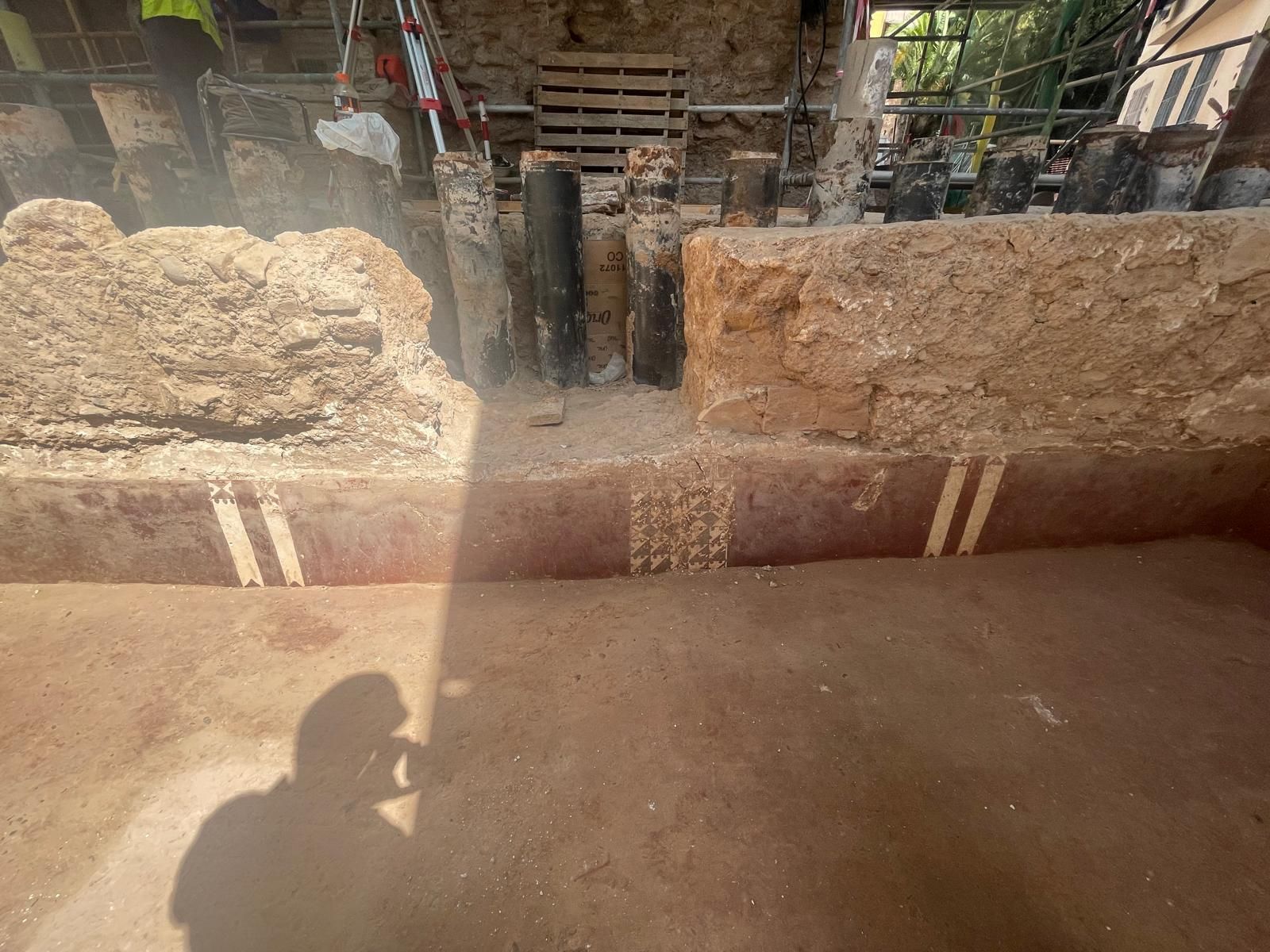 Así está la muralla islámica, en espera de que se retomen las obras de rehabilitación para hacerla visitable