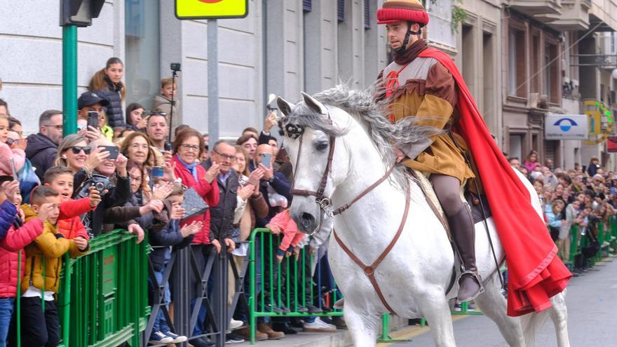 Así ha sido la llegada de Cantó a la Plaza de Baix para anunciar el hallazgo de la Patrona de Elche