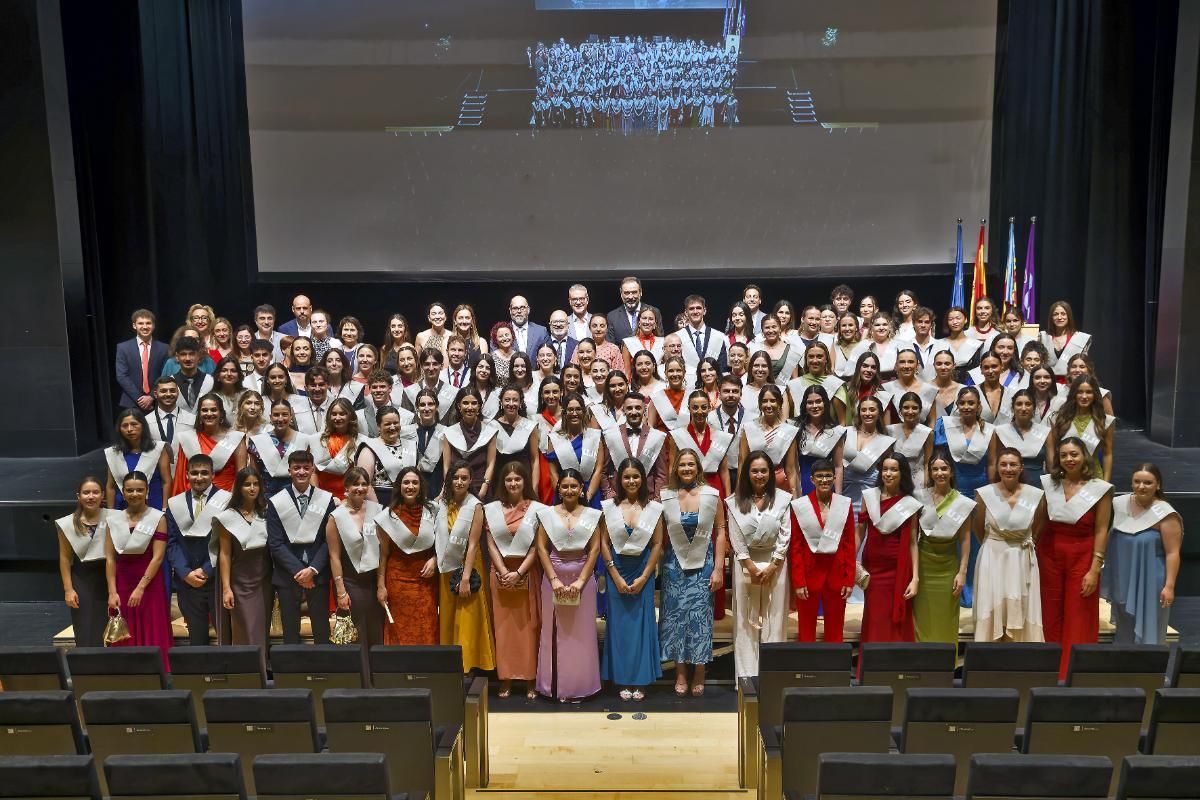 Galería | La Jaume I gradúa a 92 estudiantes de Enfermería y a 84 de Medicina