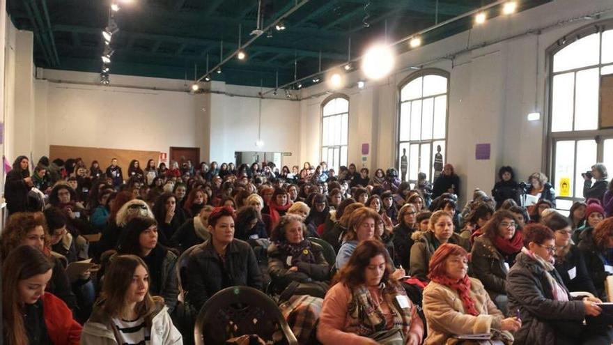 Integrantes de colectivos reunidos en zaragoza el pasado sábado.