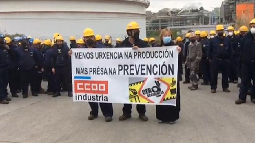 Concentración en la refinería de A Coruña tras un accidente con un fallecido y un herido