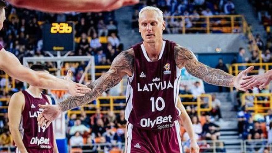 El Monbus Obradoiro cierra el fichaje del ala-pívot letón Janis Timma para reforzar la plantilla