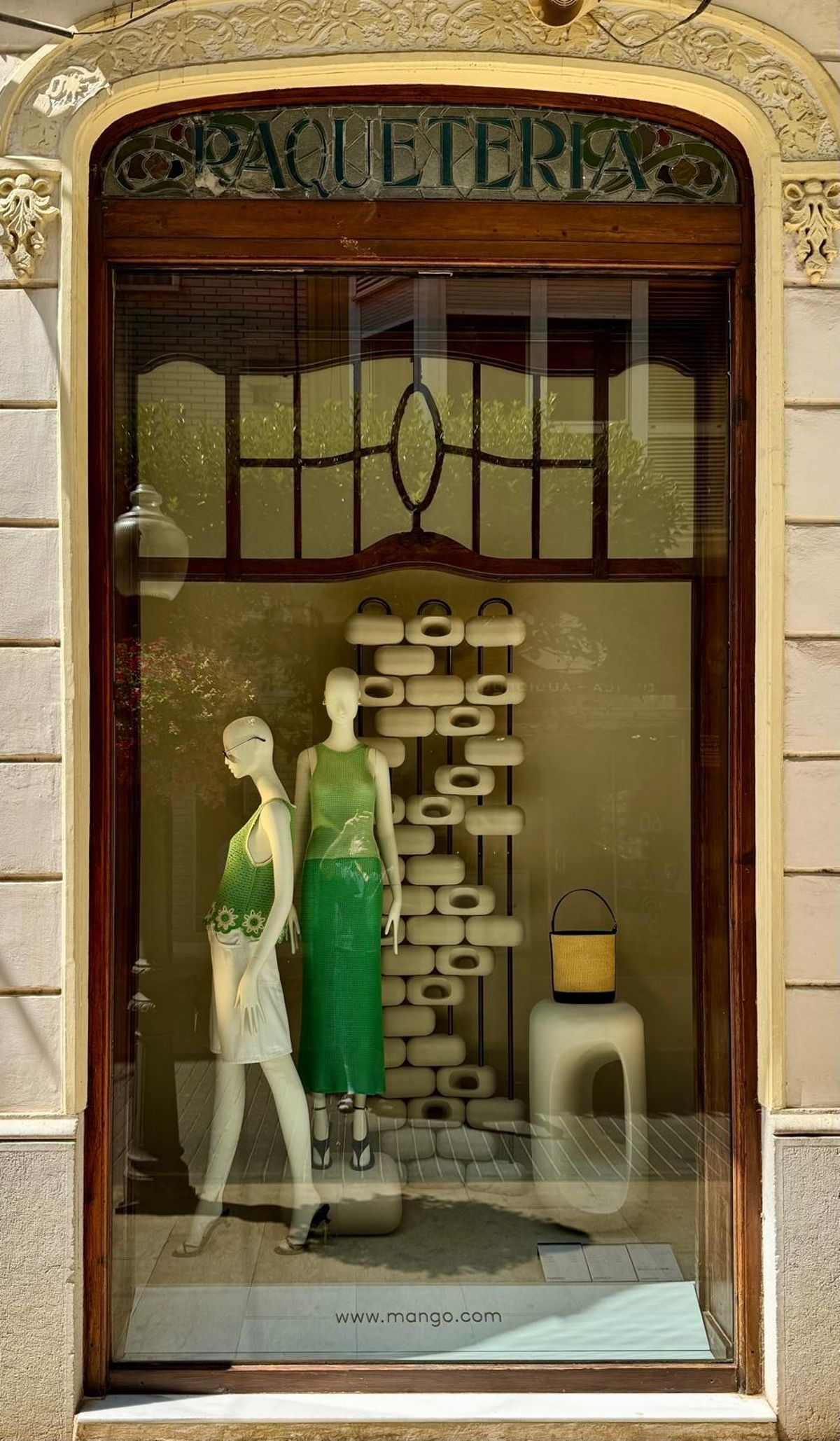 Escaparate de la tienda.