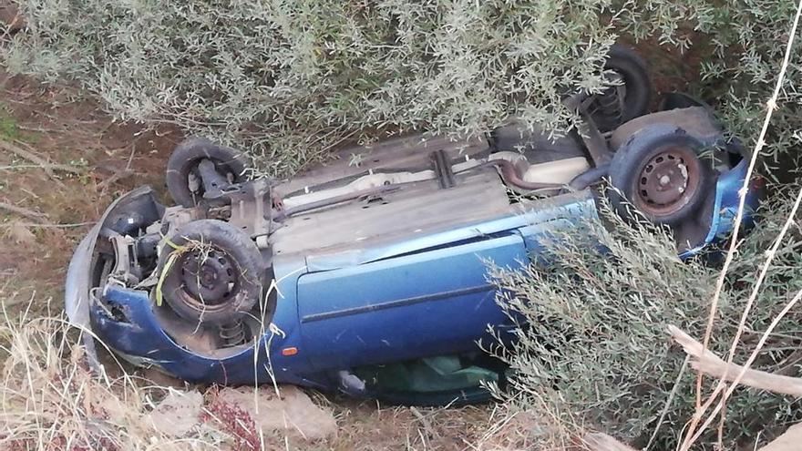 Tres heridos leves en un aparatoso accidente en la zona del azud de La Granadilla en Badajoz