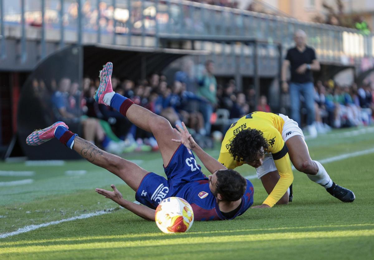Momento en el que se produjo la lesión de Vallejo tras su encontronazo con Rojas en la primera vuelta.