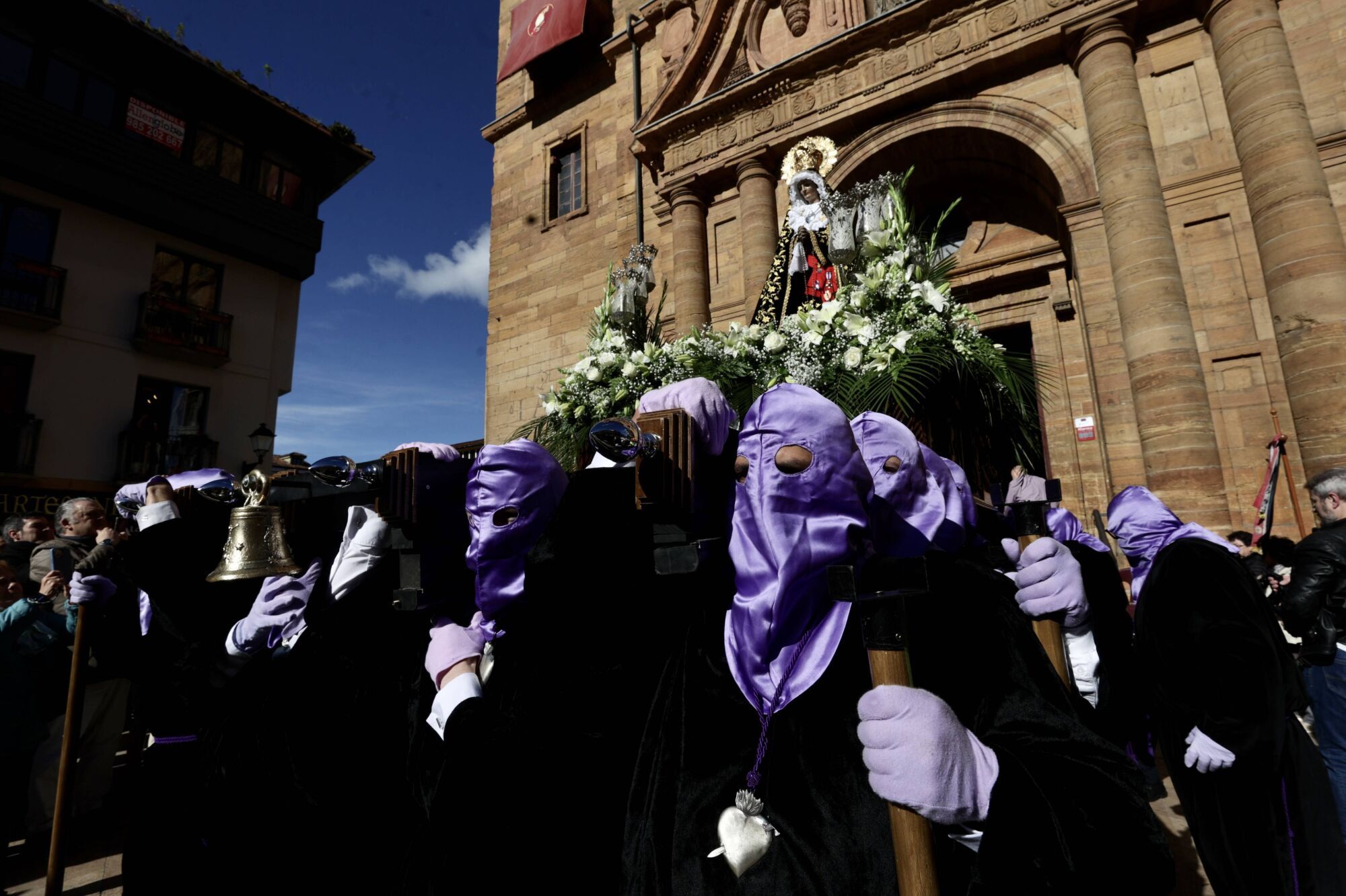 EN IMÁGENES: Procesión de La Soledad en Oviedo