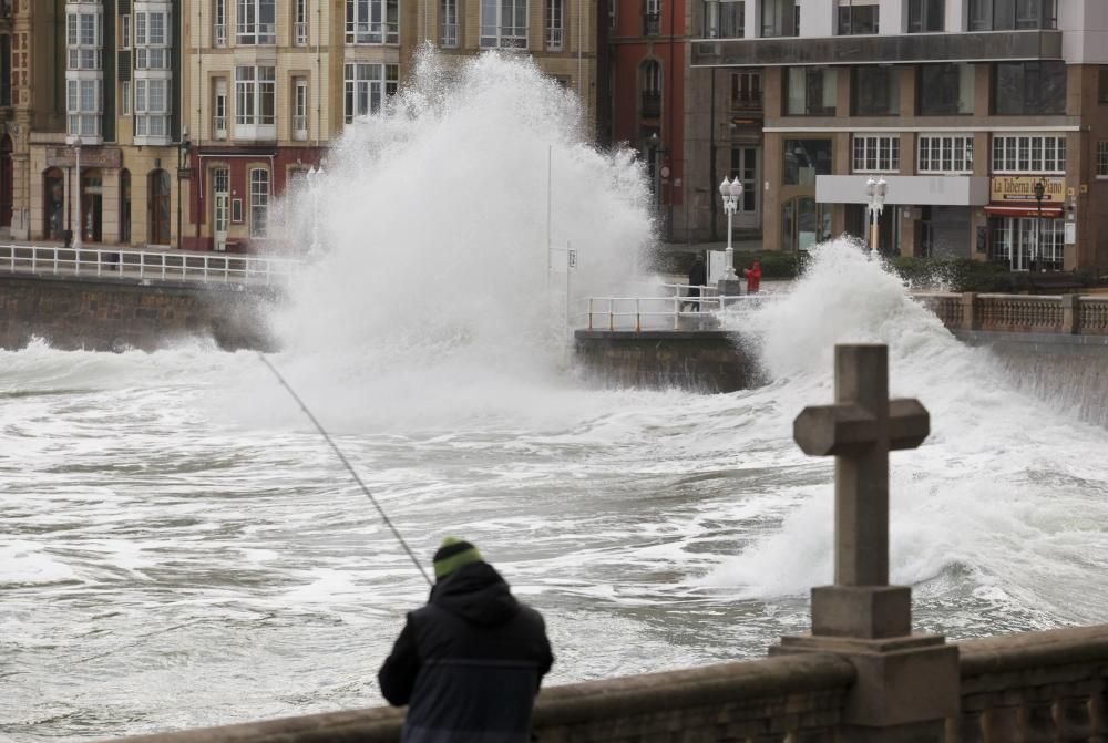 Oleaje en Gijón