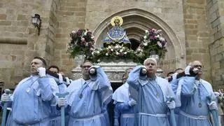 Sigue la procesión de Subida de la Virgen de la Montaña de Cáceres