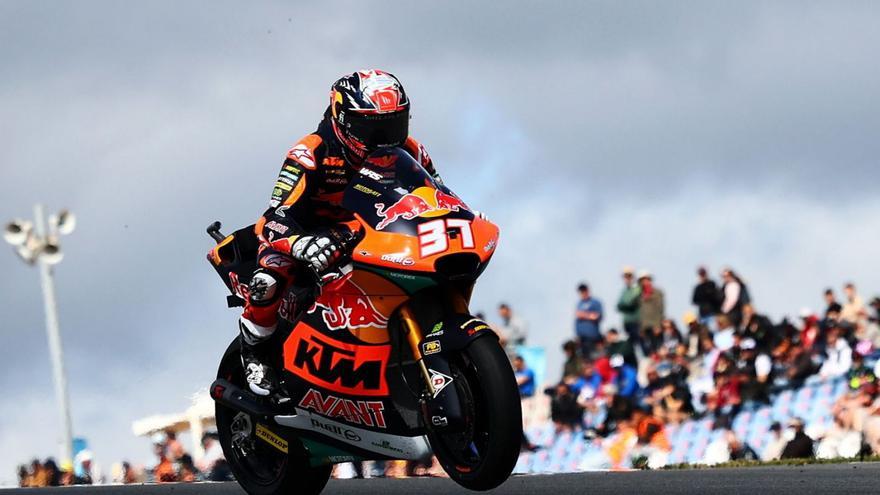 Pedro Acosta rueda en el circuito de Portimao, donde hoy se disputa el GP de Portugal. | EFE/EPA/NUNO VEIGA