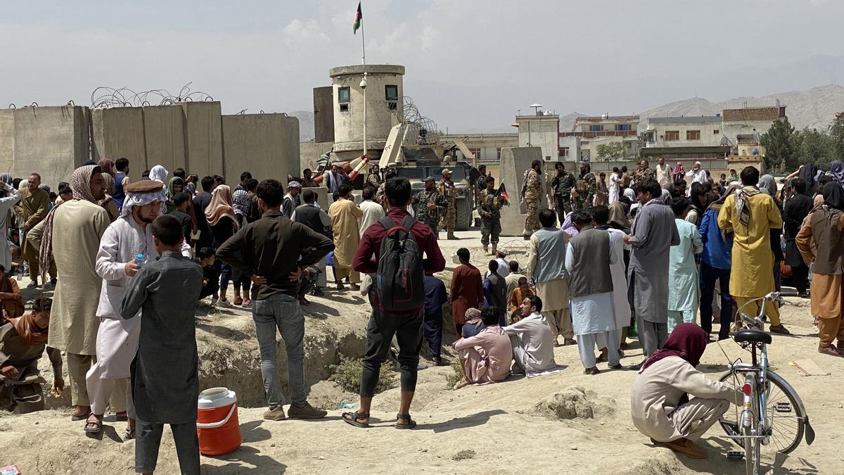 Mueren siete afganos por la caótica situación en el aeropuerto de Kabul