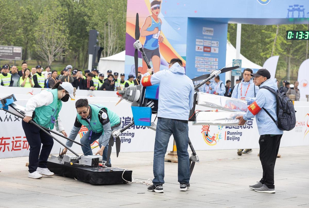 Primera Media Maratón para robots humanoides en Pekín