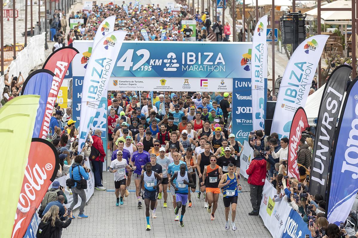 La salida del maratón de Ibiza en 2025