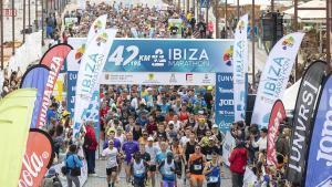 La salida del maratón de Ibiza en 2025