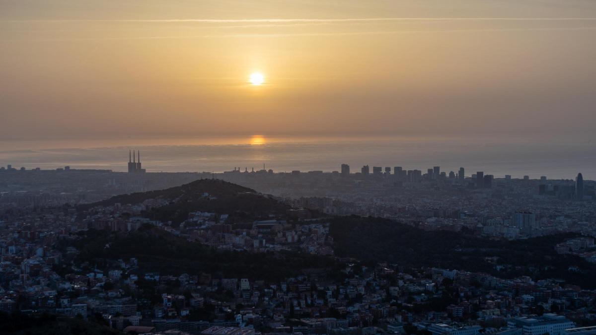 Presencia notable de polvo en la atmósfera sobre Barcelona, el 22 de marzo del 2024