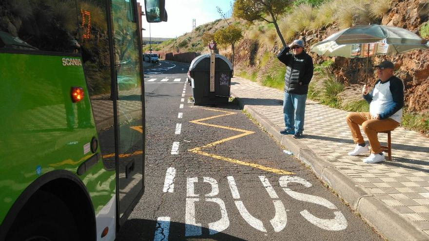 Un plan insular renueva 46 marquesinas en 17 de los 31 municipios de Tenerife