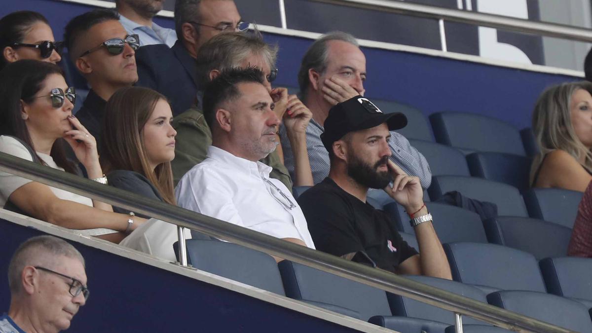 Morales, en el palco del Ciutat de València.