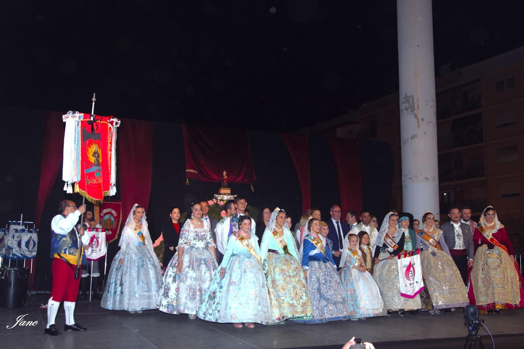 Búscate en la ofrenda y la entrega de premios de las fallas de Oliva