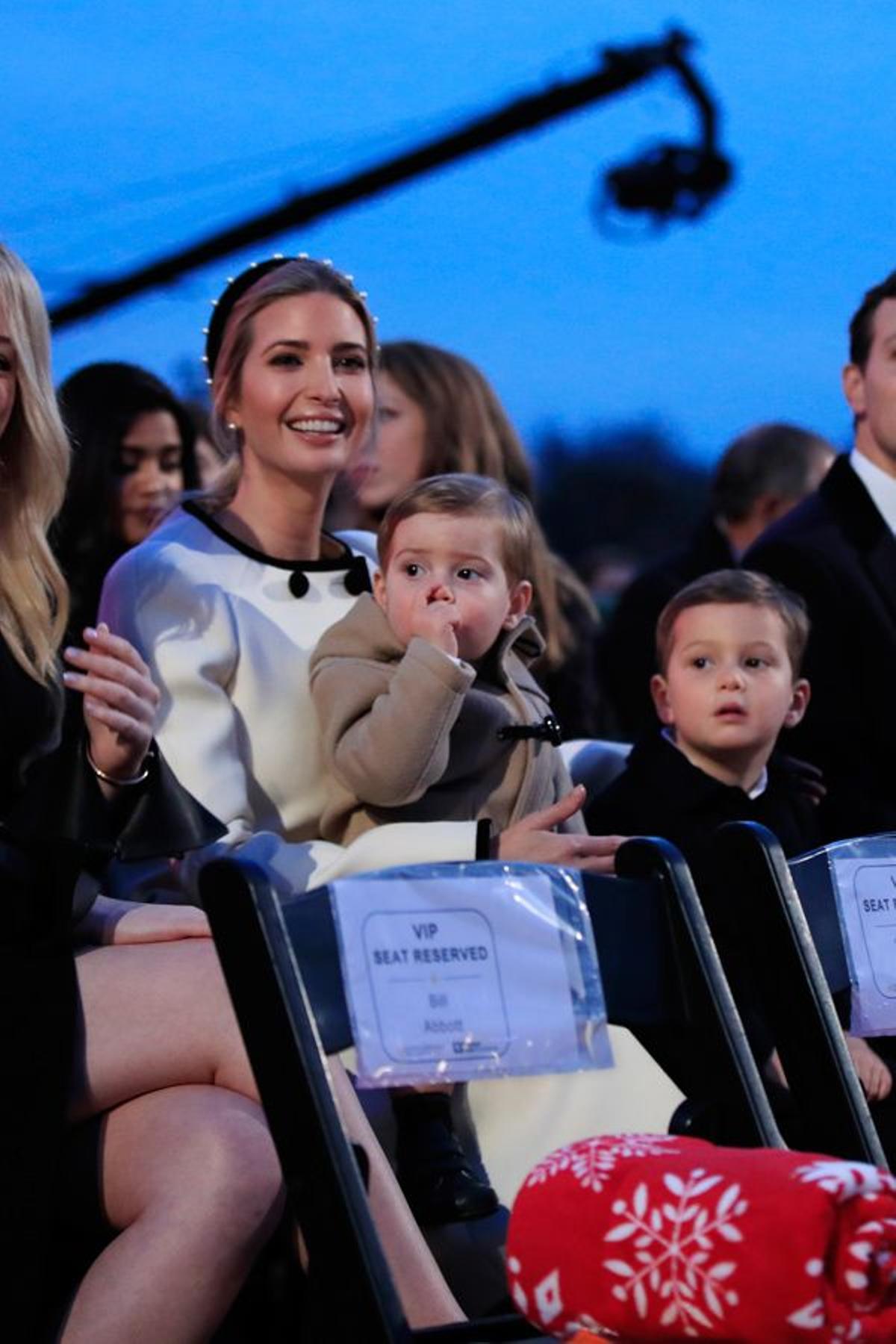 Ivanka Trump junto a sus hijos