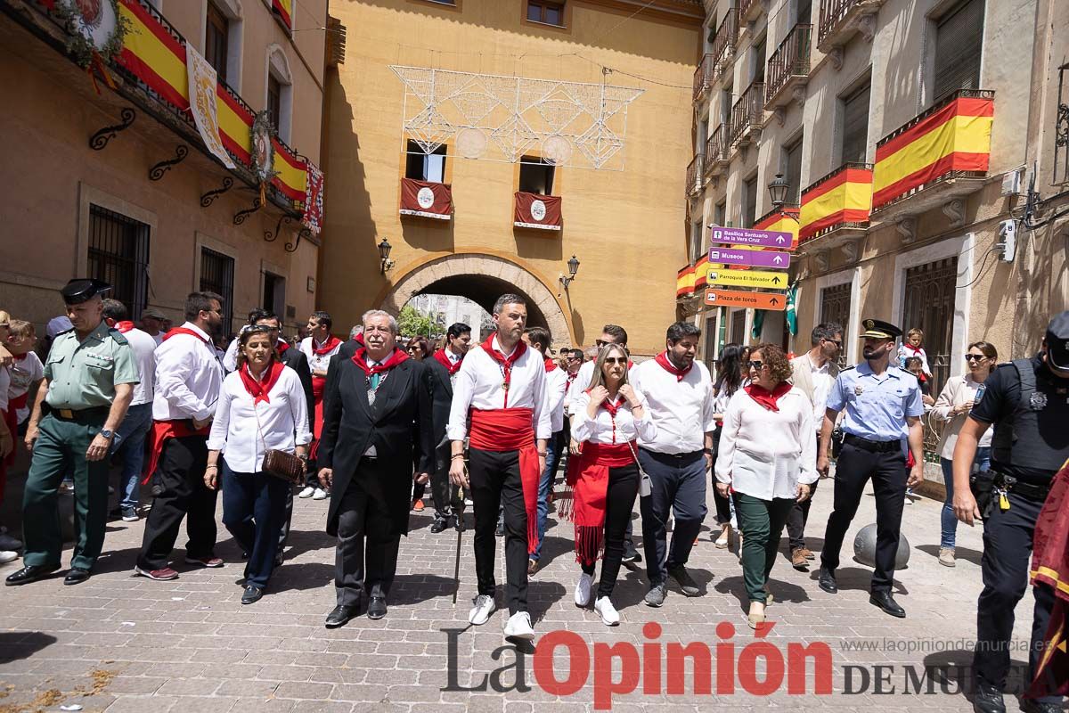 Bandeja de flores y ritual de la bendición del vino en las Fiestas de Caravaca