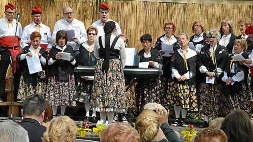 Coral La Verbena de Sant Joan de Vilatorrada en acció, ahir