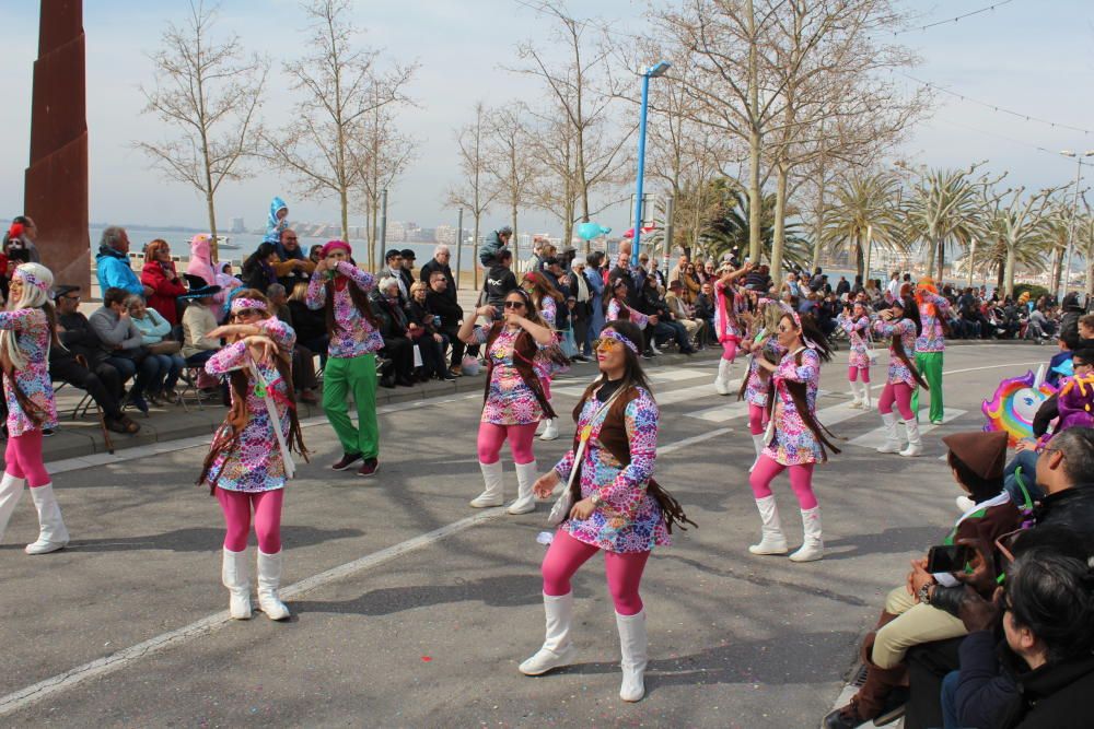 Roses viu un carnaval pletòric de gent i bon temps