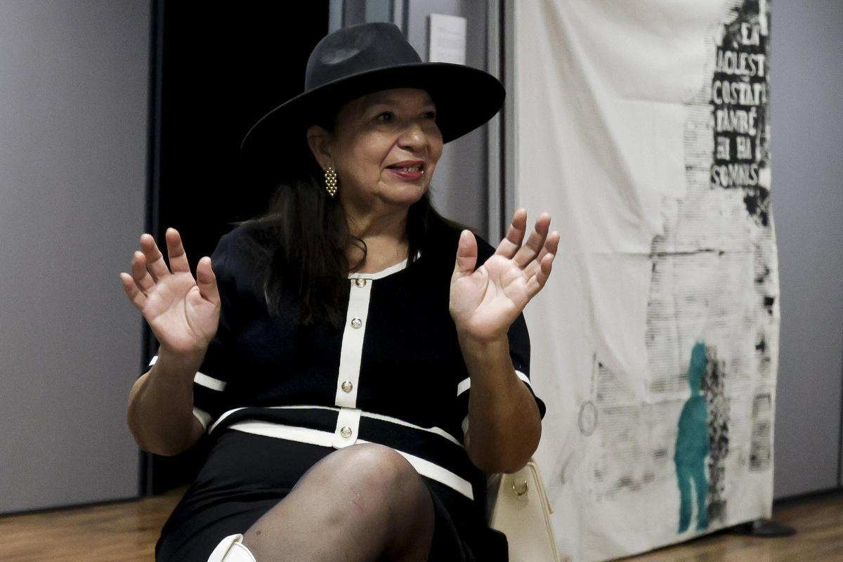 Luz Peláez es trabajadora social y nació en Colombia.